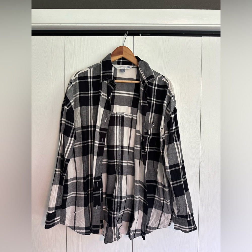 Old Navy Plaid Black & White Women’s Top